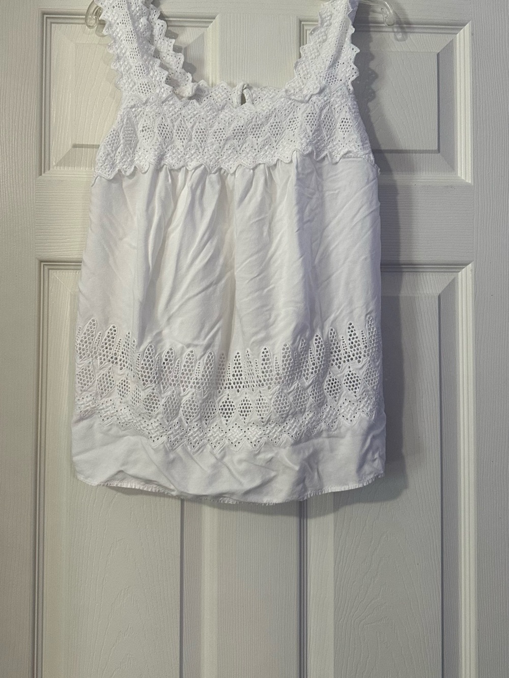 Old Navy White Eyelet shirts is a size Medium.